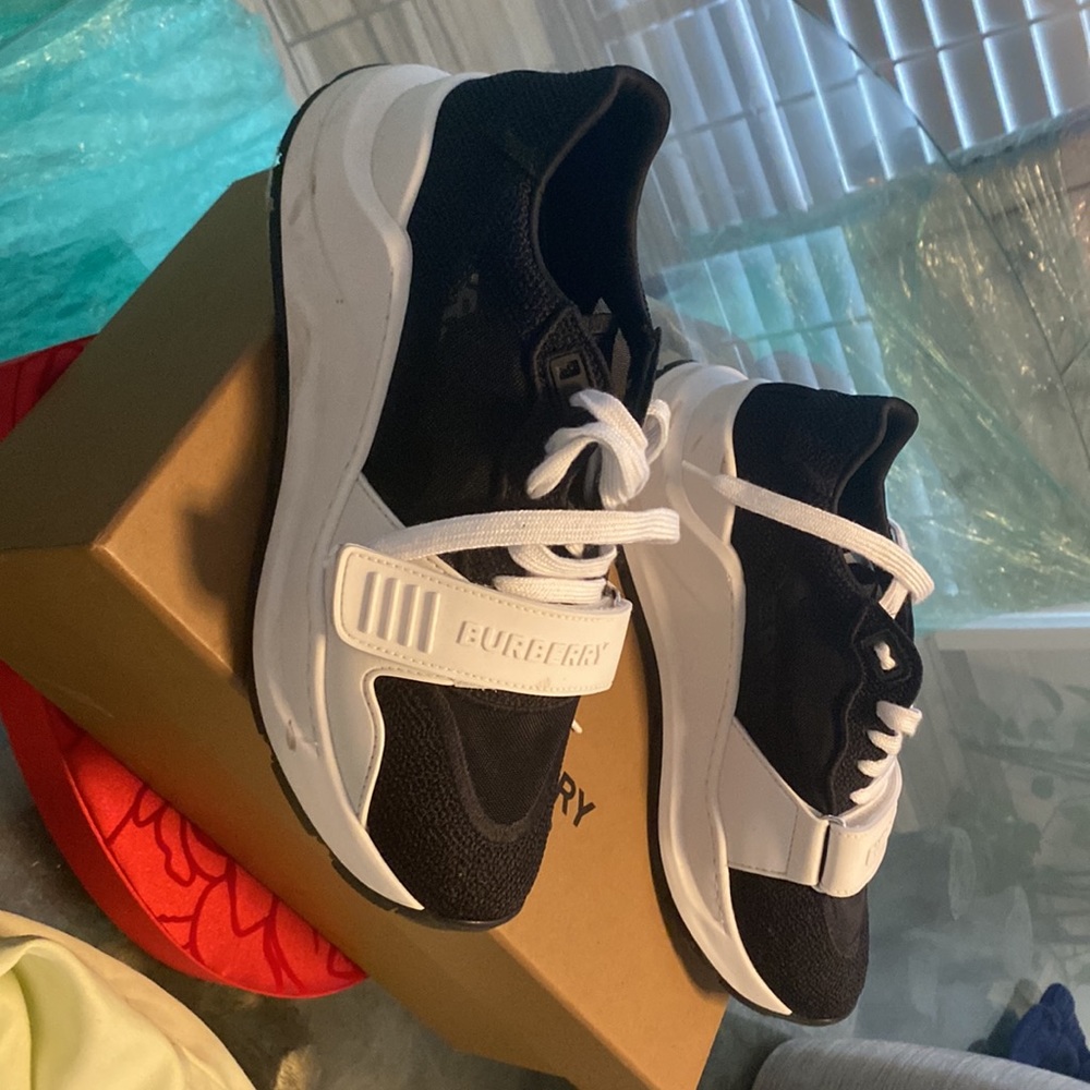 Authentic Burberry sneakers - Picture 4 of 5